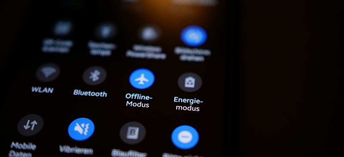 Waarom uw telefoon in vliegtuigstand moet tijdens een vlucht