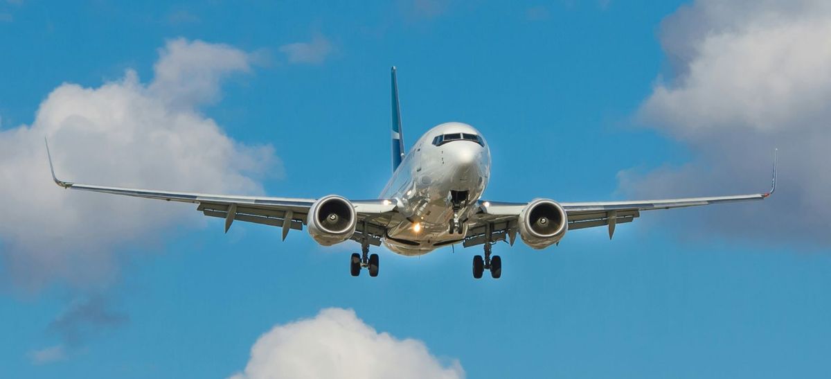 Wie viele Flugzeuge fliegen am Tag?