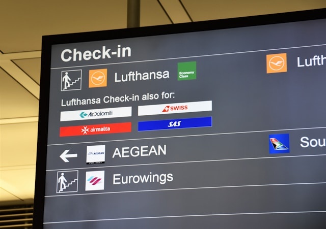wegwijzer bord op airport