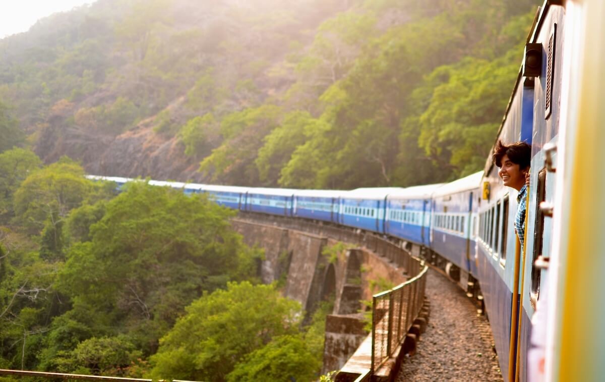 sürdürülebilir seyahat için tren yolculuğu