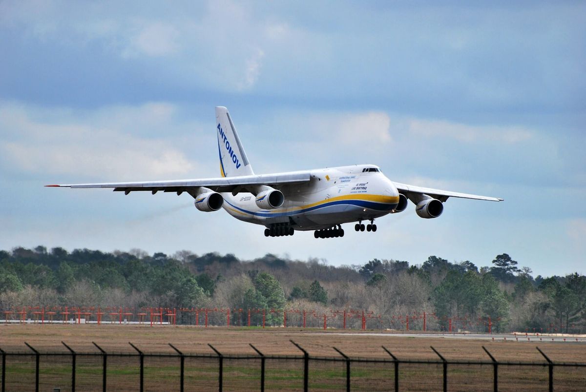 Antonov An-124 landing on the tarmac