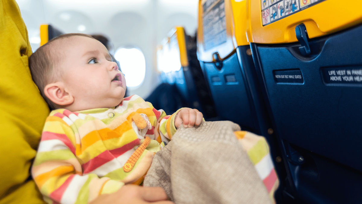 Viajar en avión con bebés: guía completa para padres