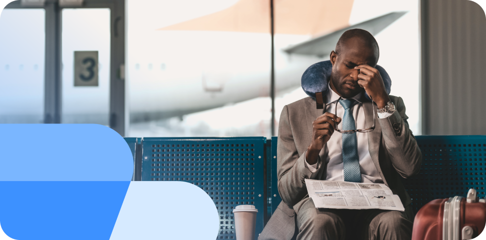 Un pasager trist care și-a dat seama că a pierdut zborul de legătura din cauza unei întârzieri a zborului inițial
