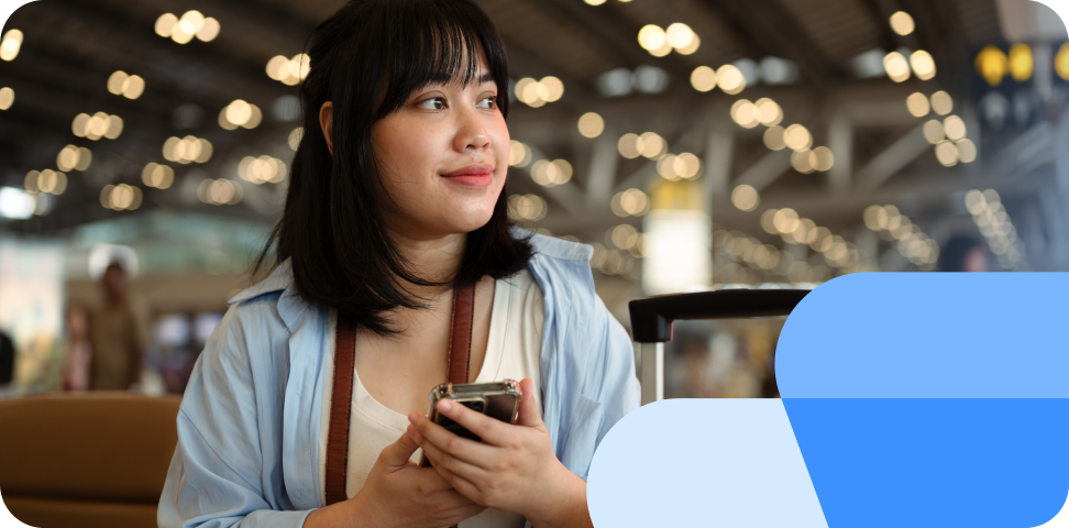 Un pasager fericit care a fost notificat pe telefon că tocmai a primit rambursarea pentru zbor