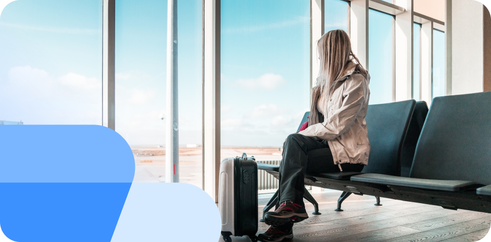 Passagierin sitzt am Flughafen weil ihr Flug umgeleitet wurde