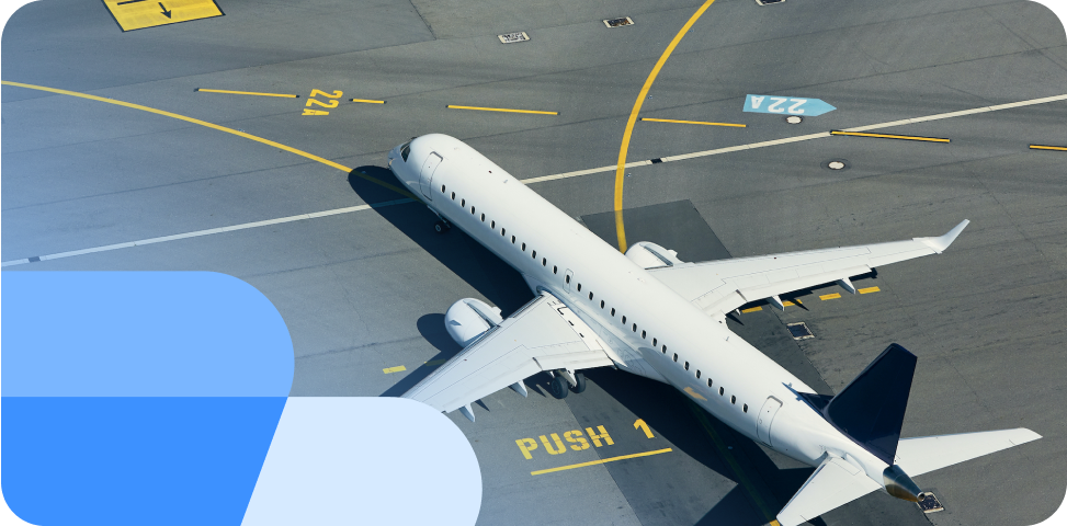 Evelop Airlines Flugzeug wartet auf Rollfeld mit Verspätung