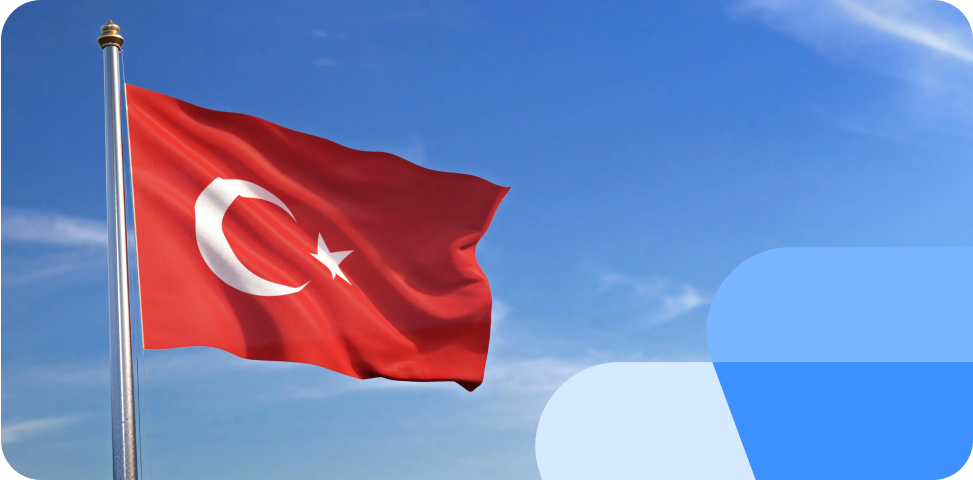Tyrkiets flag, der repræsenterer tyrkiske flybestemmelser og kompensation.